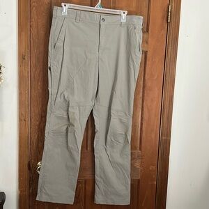 Columbia Men’s Omni-Shield Khacki color Pants Size 38X32